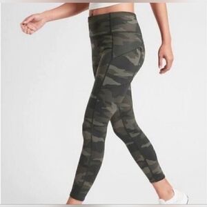 Athleta Womens Green Camo 7/8 Tight size small petite